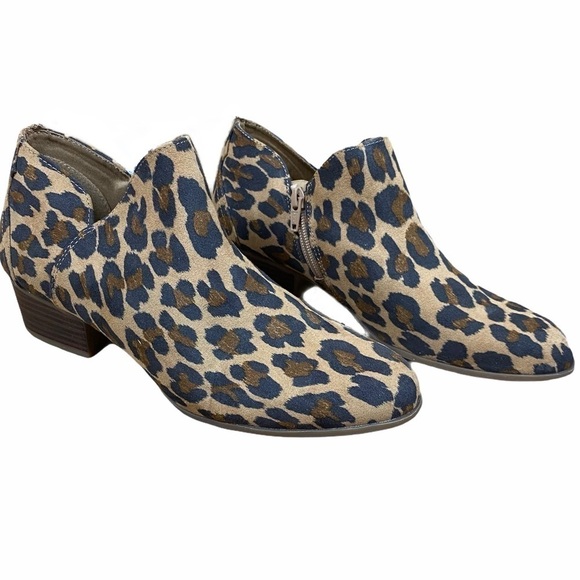 NEW Size 8 9 Faux-Suede Tulip-Cutout Leopard Booties Chic Animal Print - Picture 1 of 9